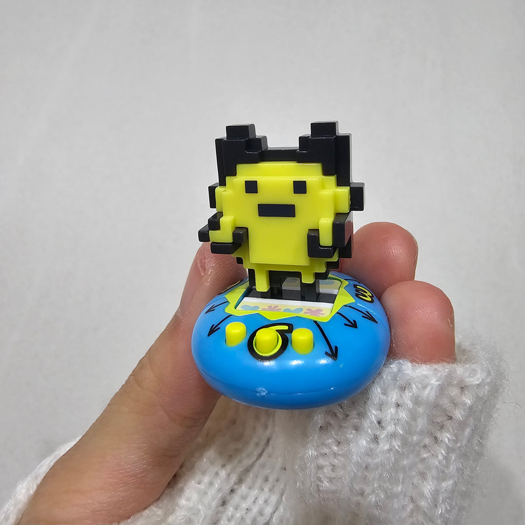 Tamagotchi Choco Surprise Kuchipatchi Pixel Figure with Blue Clock Base